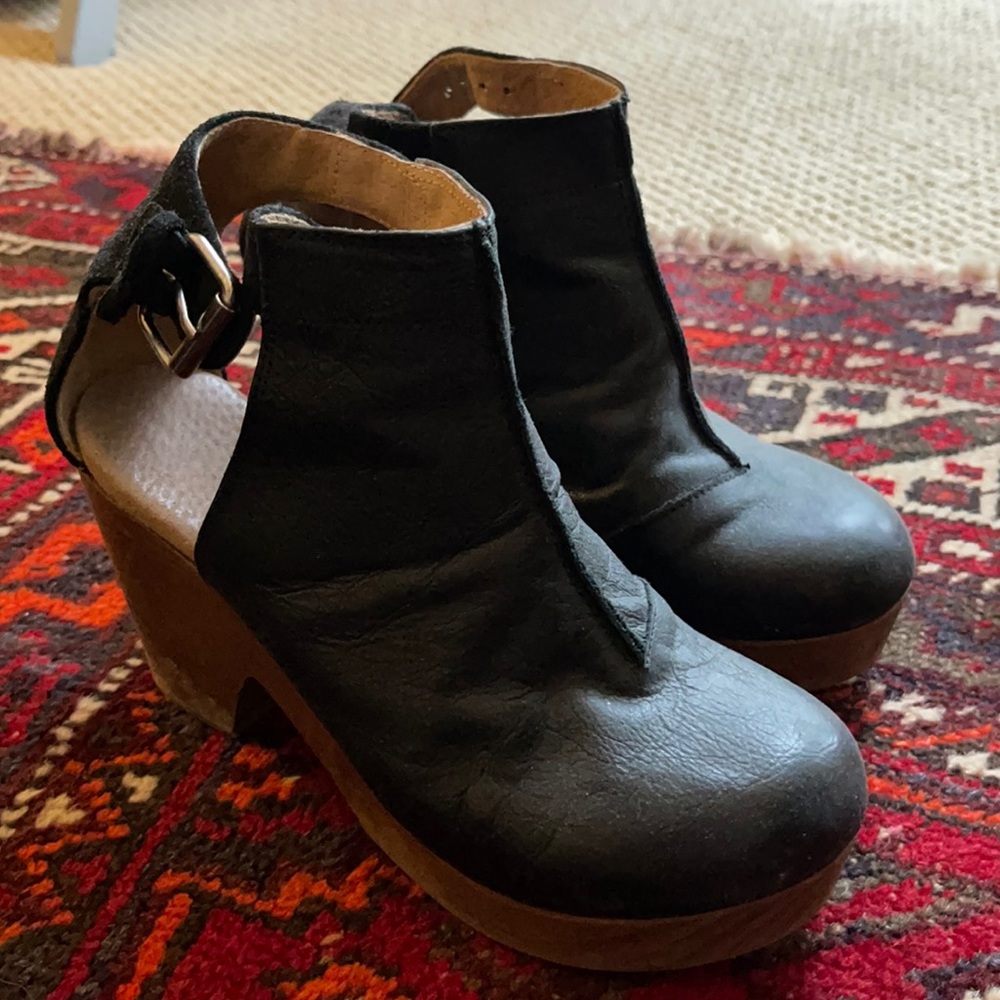 Free People Amber Orchard Clogs (Black)